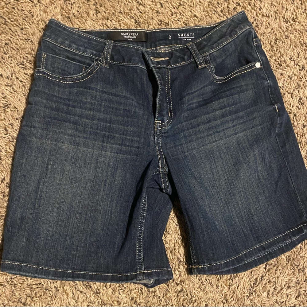 Mid-rise & mid-length shorts!